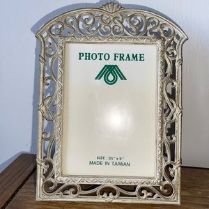 Picture vintage Frame Brass Metal Ornate Open Design
